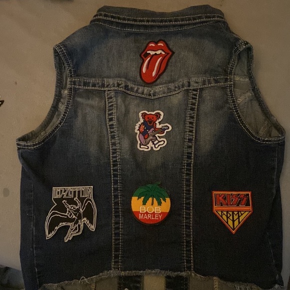 CUSTOMIZED DENIM VEST JACKET W/ THE ICONIC ROCK BANDS!! 18 PATCHES ON IT !! - Picture 4 of 12